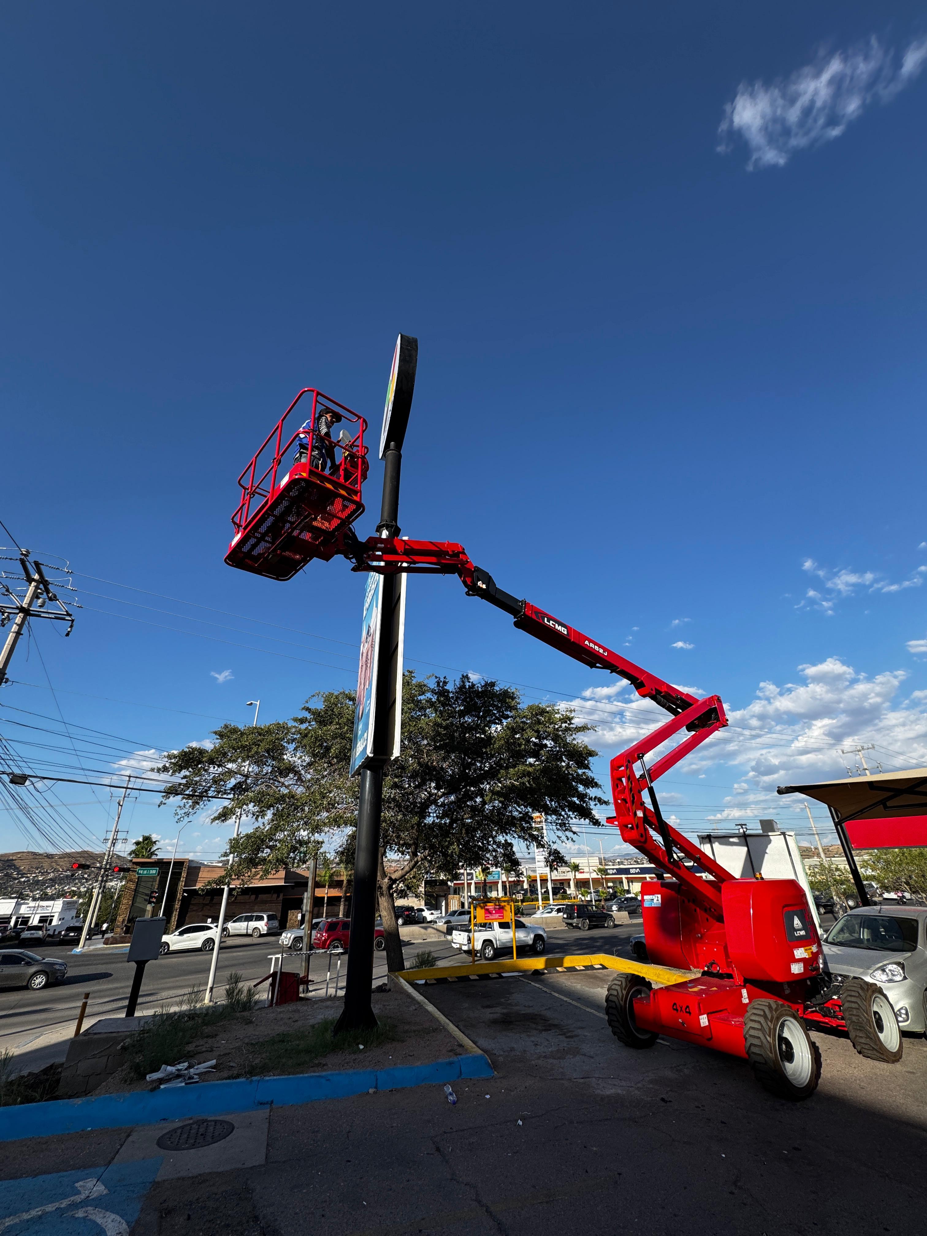 Plataformas de elevación en renta en Nogales — KRON